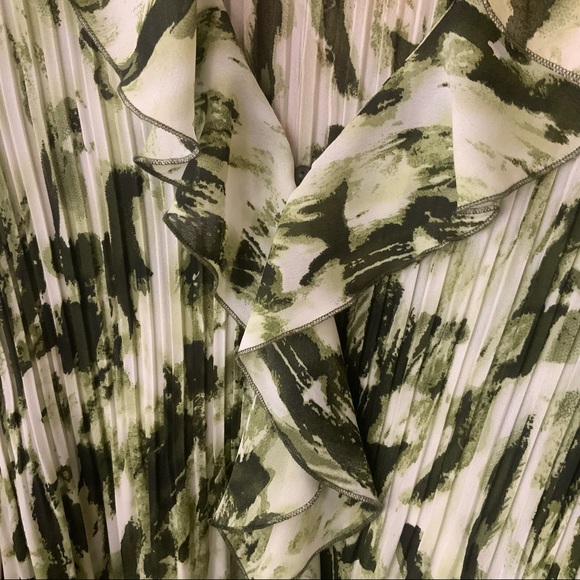 Allison Taylor Green Ruffle Front Long Top Sz Med - Picture 7 of 9